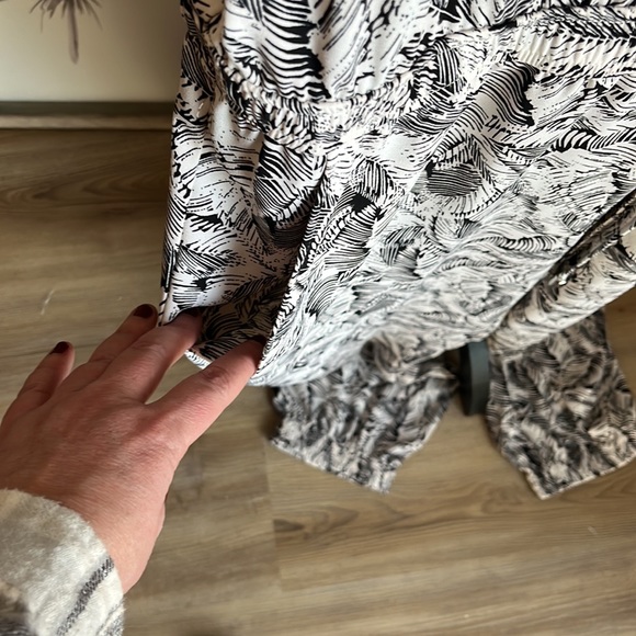 NWT Banana Republic palm leaf jumpsuit - Picture 5 of 14